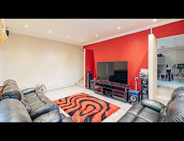 4 BEDROOM HOUSE FOR SALE IN MAYFIELD PARK